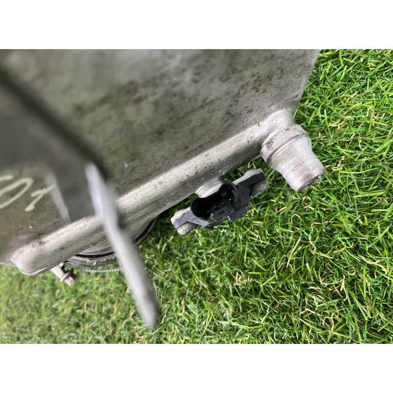 Интеркулер (система охлаждения) BMW 7-series F02 2011 4.4 N63 13717575405