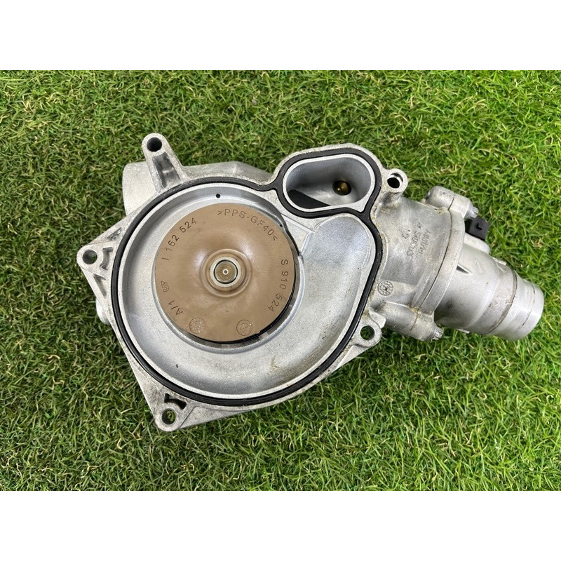 Помпа (система охлаждения) BMW 7-series F02 2011 4.4 N63 11517548263