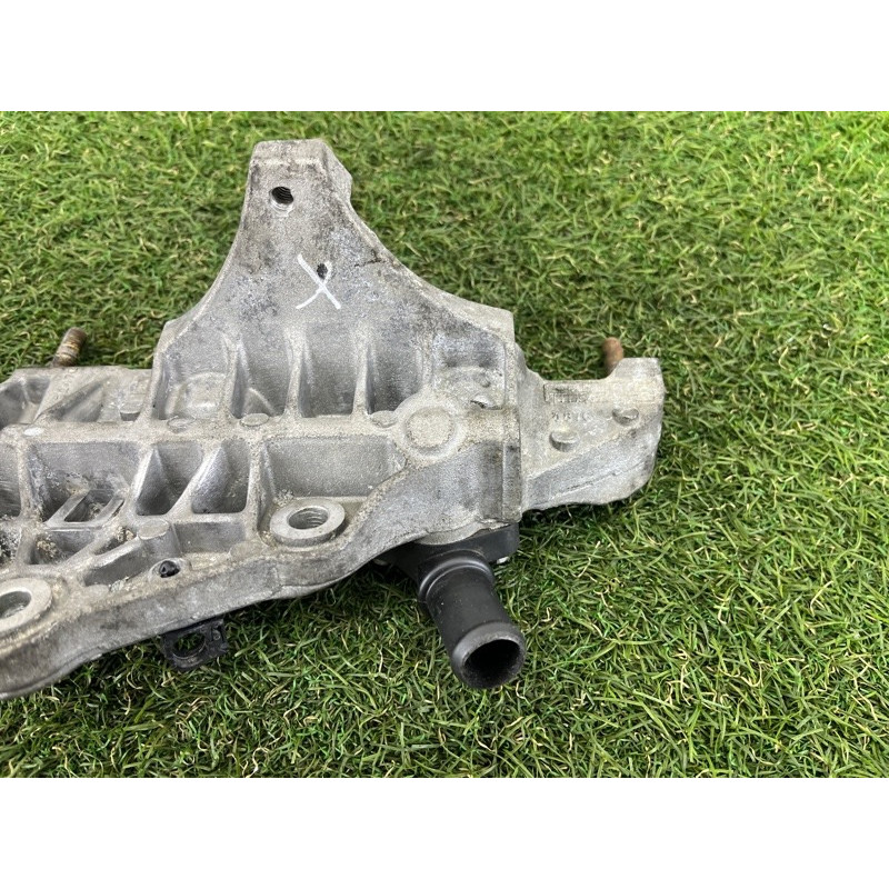 Кронштейн радиатора EGR (кронштейны двигателя) Jeep Grand Cherokee WK2 2014 3.0 Diesel EXF 68211313AA