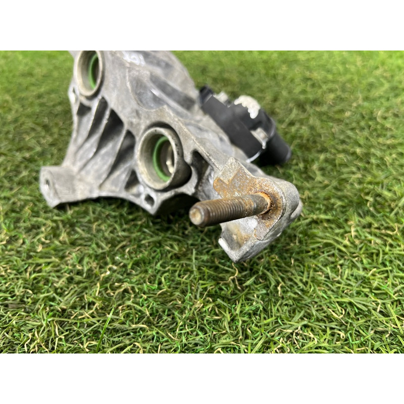 Кронштейн радиатора EGR (кронштейны двигателя) Jeep Grand Cherokee WK2 2014 3.0 Diesel EXF 68211313AA