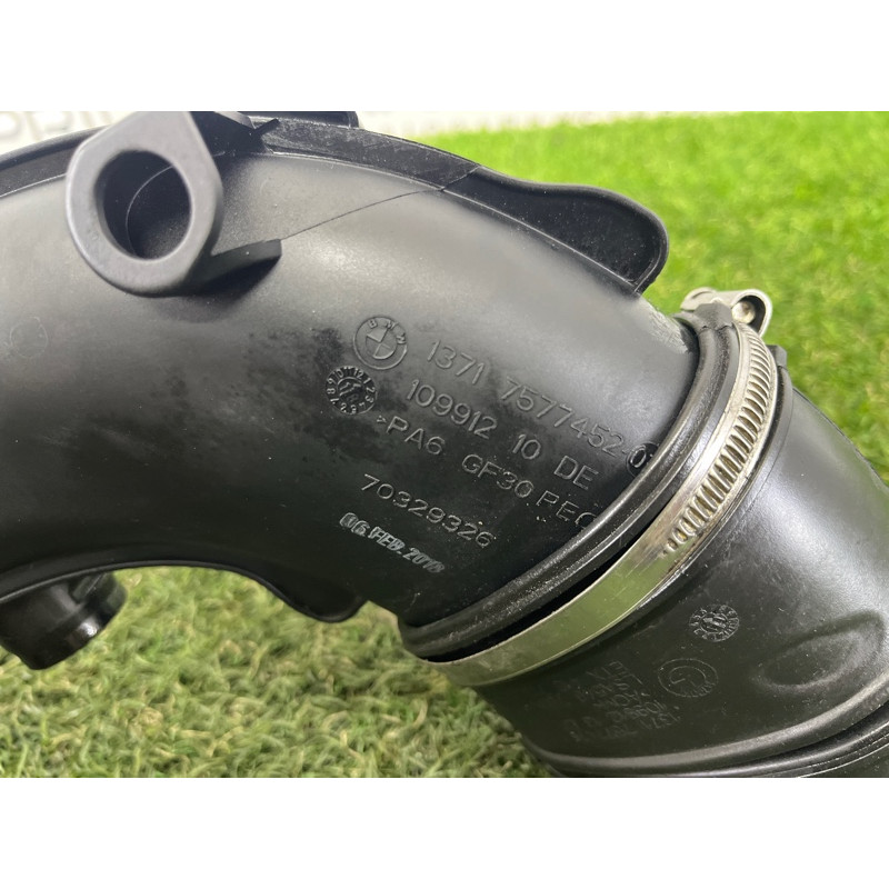 Патрубок воздушного фильтра (впускная система) BMW 7-series F02 2011 4.4 N63 13717577452