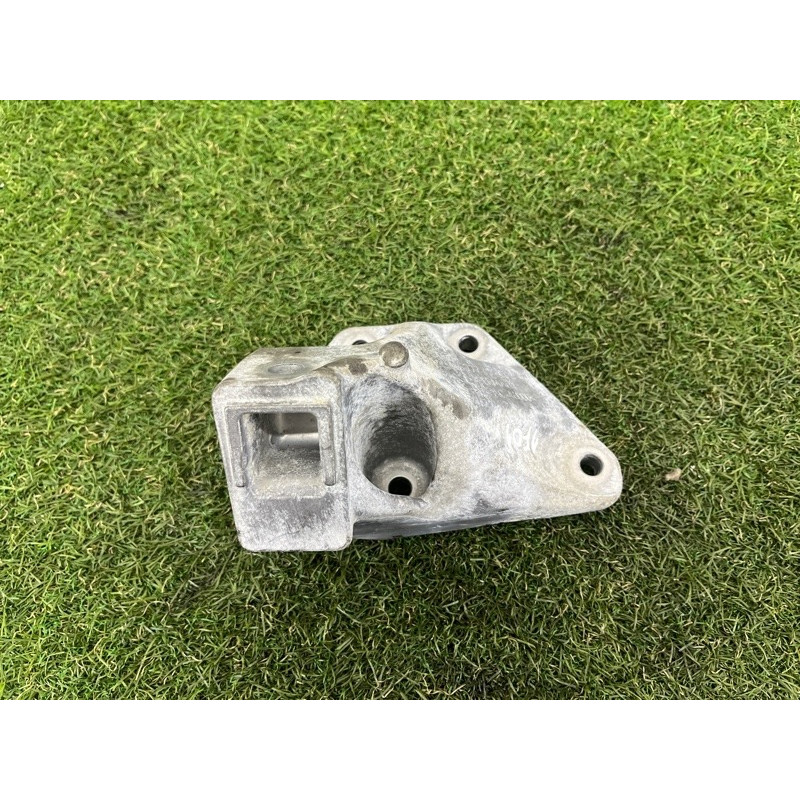 Кронштейн подушки двигателя (кронштейны двигателя) BMW 7-series F02 2011 4.4 N63 22116777622