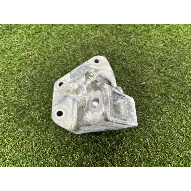 Кронштейн подушки двигателя (кронштейны двигателя) BMW 7-series F02 2011 4.4 N63 22116777622