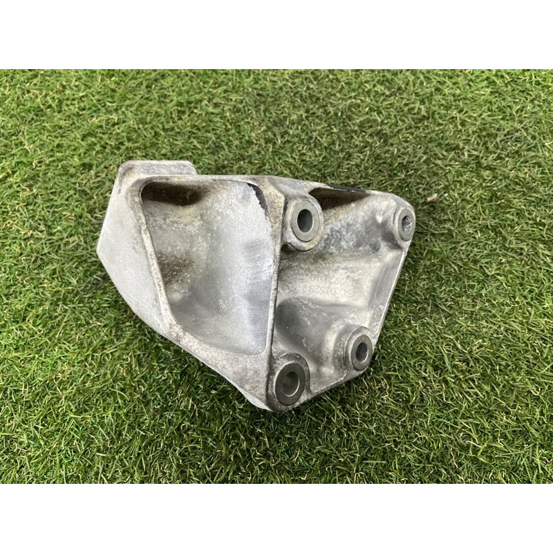 Кронштейн подушки двигателя (кронштейны двигателя) BMW 7-series F02 2011 4.4 N63 22116777622