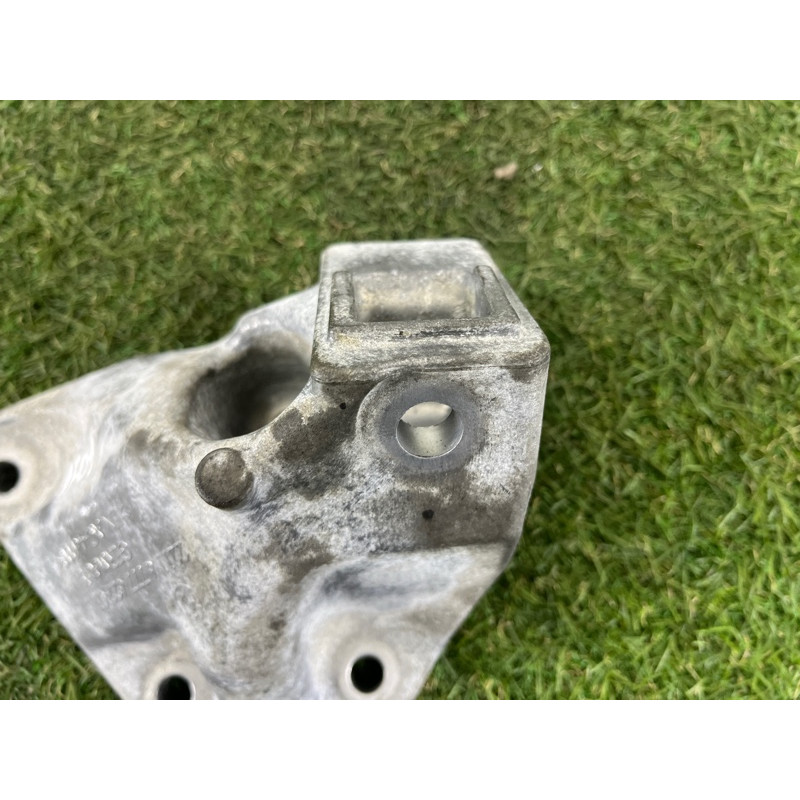 Кронштейн подушки двигателя (кронштейны двигателя) BMW 7-series F02 2011 4.4 N63 22116777622