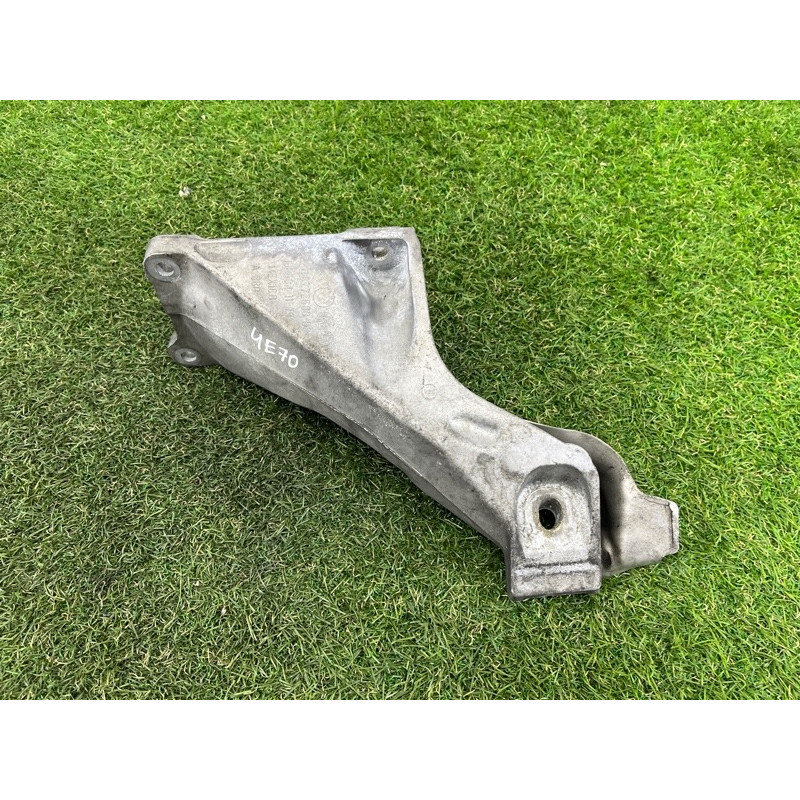 Кронштейн подушки двигателя (кронштейны двигателя) BMW X5 E70 2009 4.8 N62N 22116776136