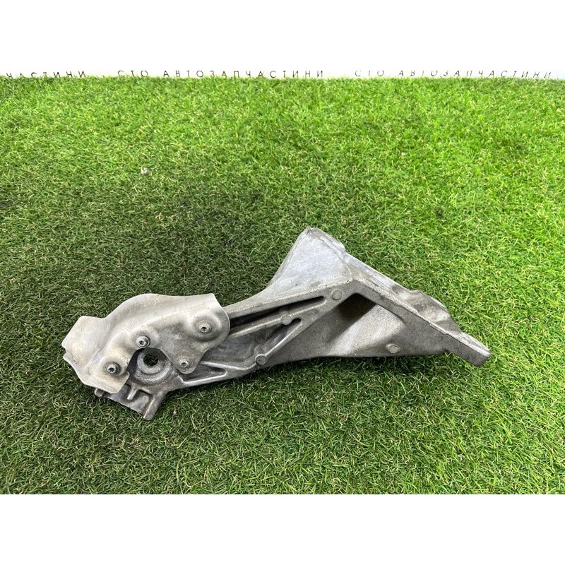 Кронштейн подушки двигателя (кронштейны двигателя) BMW X5 E70 2009 4.8 N62N 22116776136