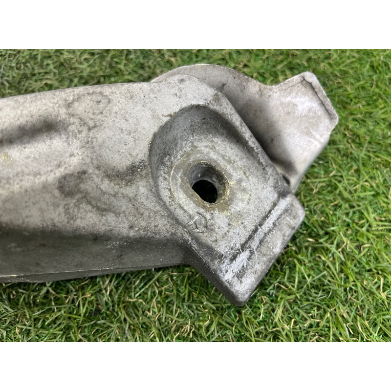 Кронштейн подушки двигателя (кронштейны двигателя) BMW X5 E70 2009 4.8 N62N 22116776136