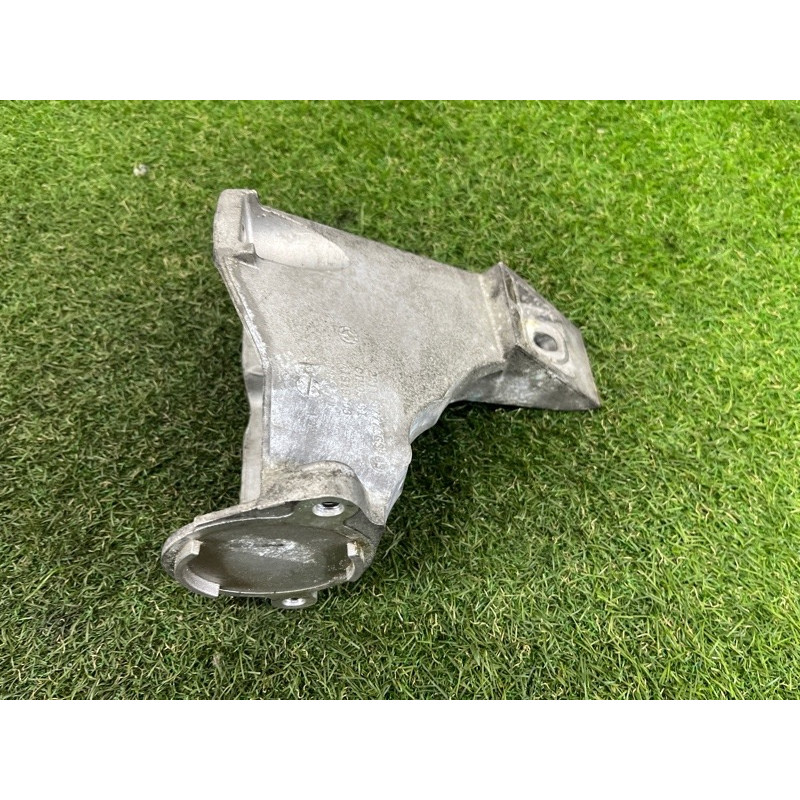 Кронштейн подушки двигателя (кронштейны двигателя) BMW X5 E70 2009 4.8 N62N 22116777267