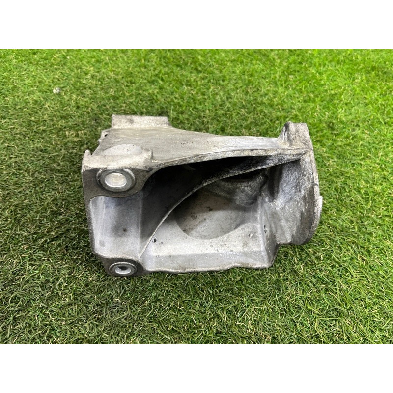 Кронштейн подушки двигателя (кронштейны двигателя) BMW X5 E70 2009 4.8 N62N 22116777267