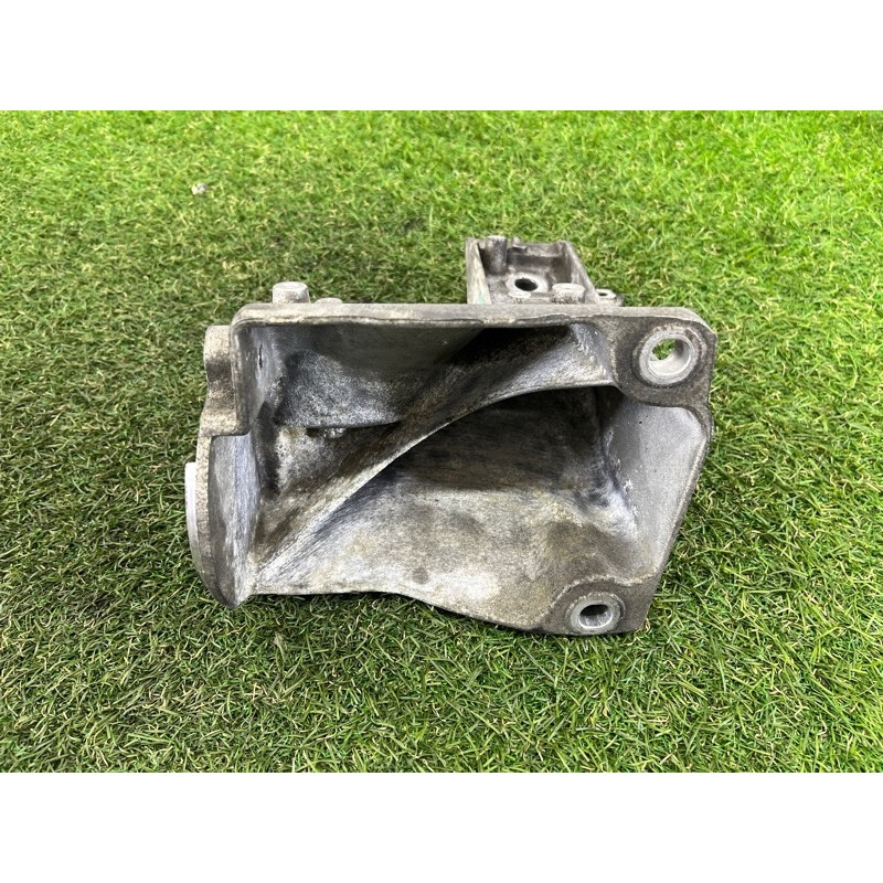 Кронштейн подушки двигателя (кронштейны двигателя) BMW X5 E70 2009 4.8 N62N 22116777267