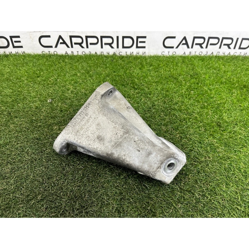 Кронштейн подушки двигателя (кронштейны двигателя) BMW 7-series F02 2011 4.4 N63 22116777621
