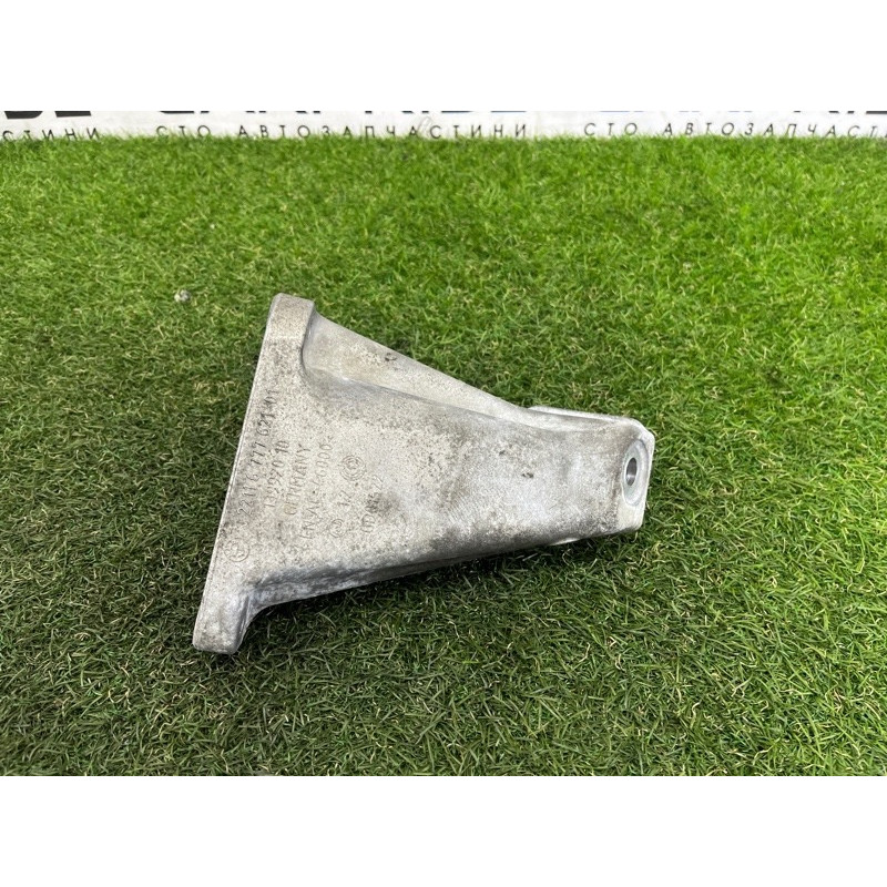 Кронштейн подушки двигателя (кронштейны двигателя) BMW 7-series F02 2011 4.4 N63 22116777621