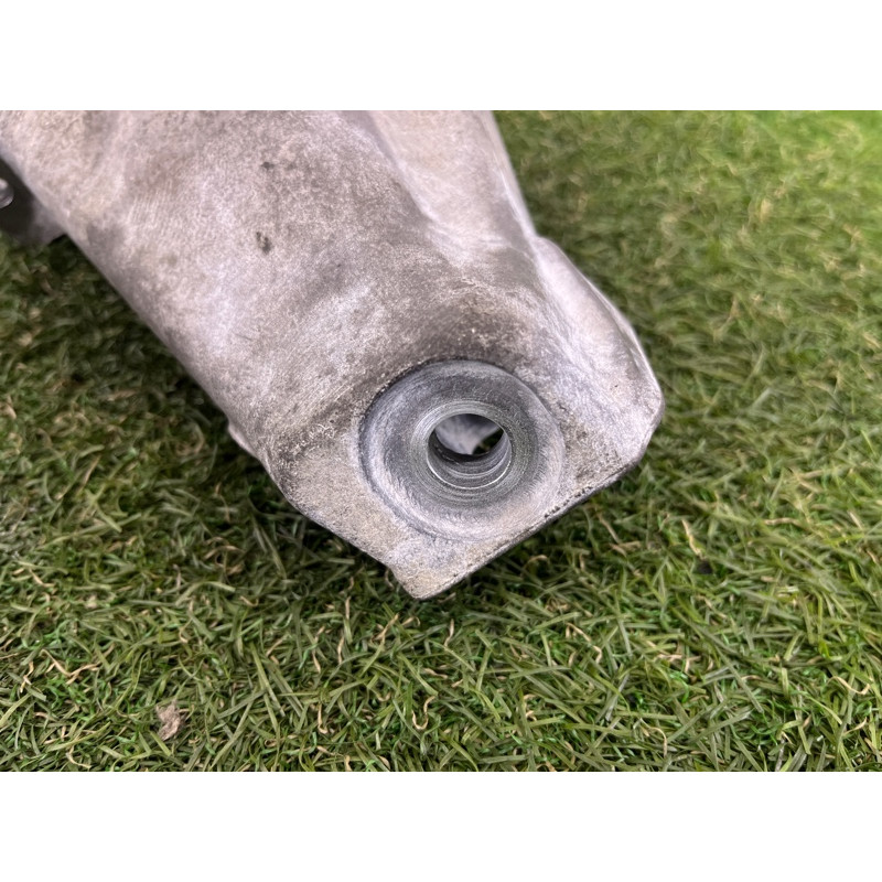 Кронштейн подушки двигателя (кронштейны двигателя) BMW 7-series F02 2011 4.4 N63 22116777621