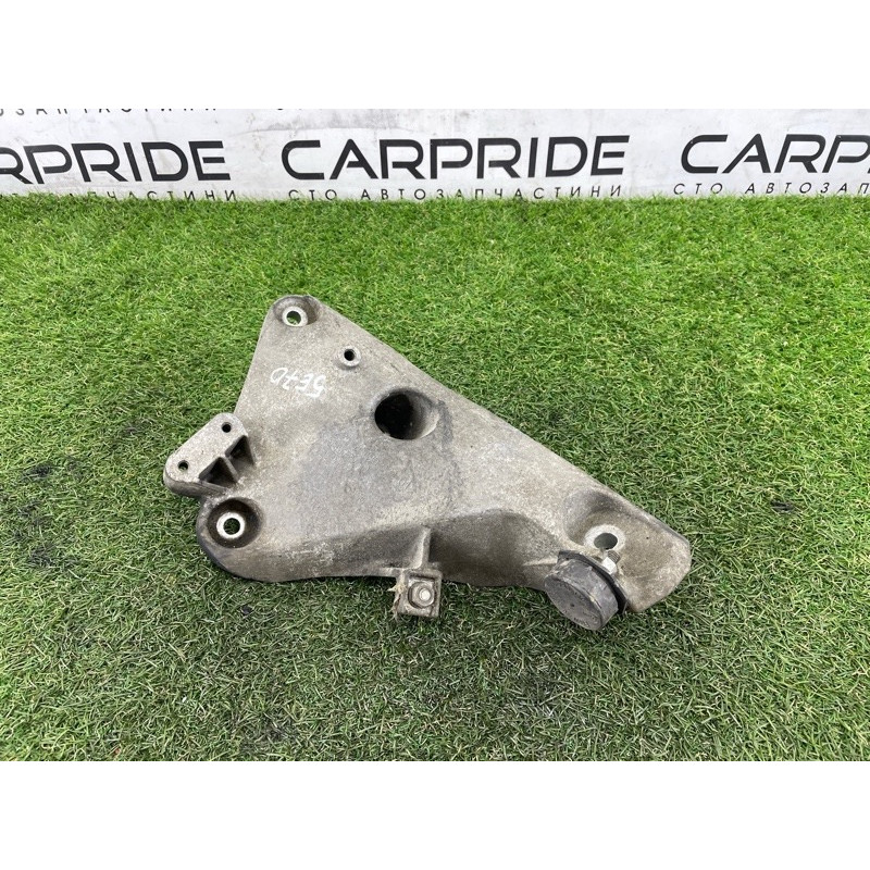 Кронштейн подушки двигателя (кронштейны двигателя) BMW X5 E70 2011 3.0 N57 22116790021