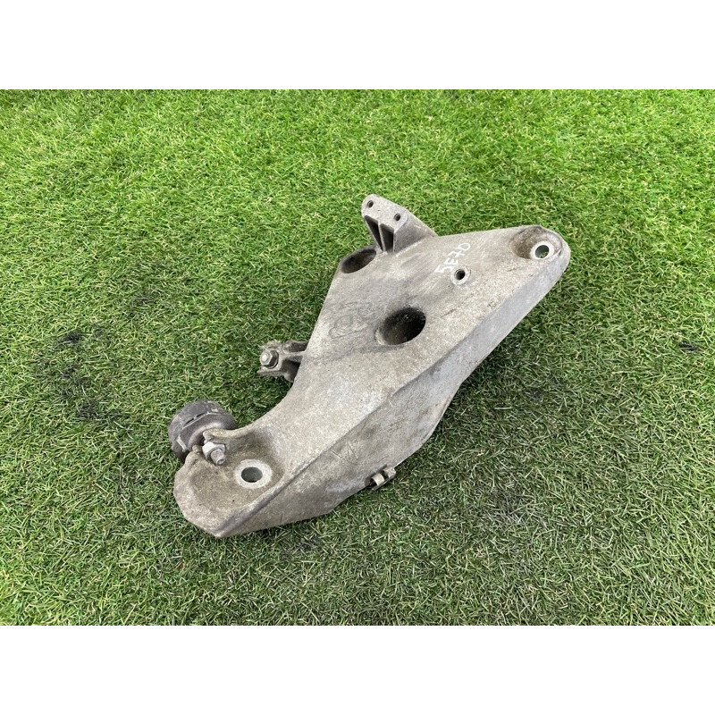 Кронштейн подушки двигателя (кронштейны двигателя) BMW X5 E70 2011 3.0 N57 22116790021