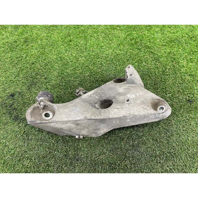 Кронштейн подушки двигателя (кронштейны двигателя) BMW X5 E70 2011 3.0 N57 22116790021