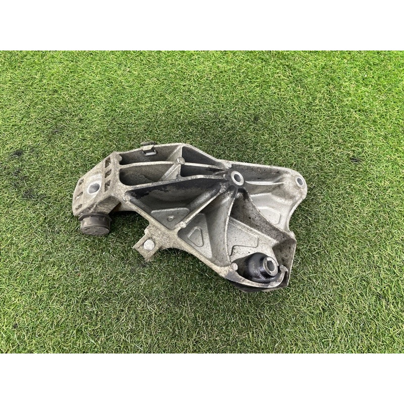 Кронштейн подушки двигателя (кронштейны двигателя) BMW X5 E70 2011 3.0 N57 22116790021