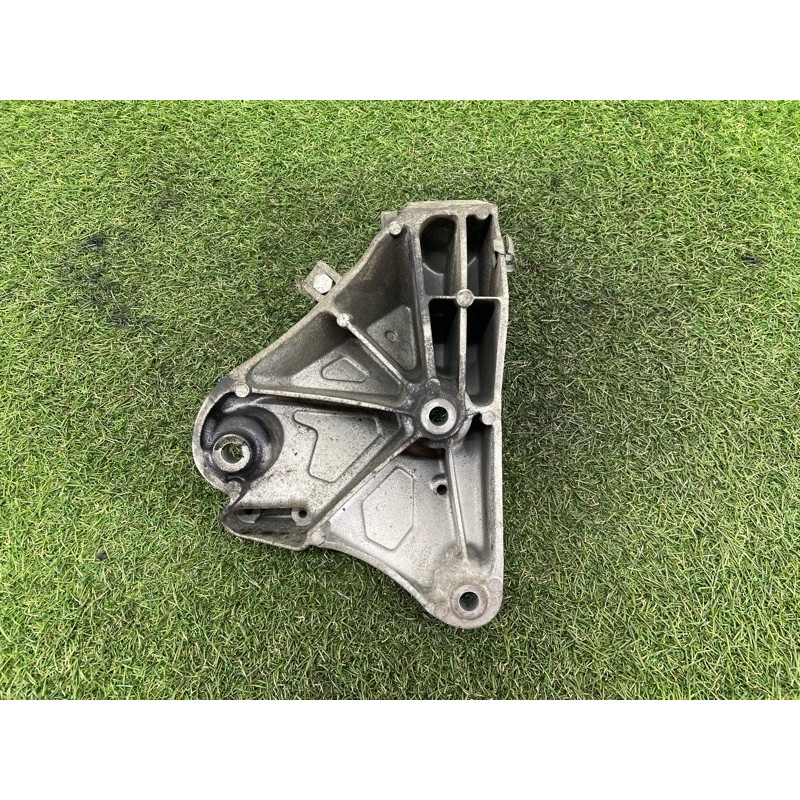 Кронштейн подушки двигателя (кронштейны двигателя) BMW X5 E70 2011 3.0 N57 22116790021