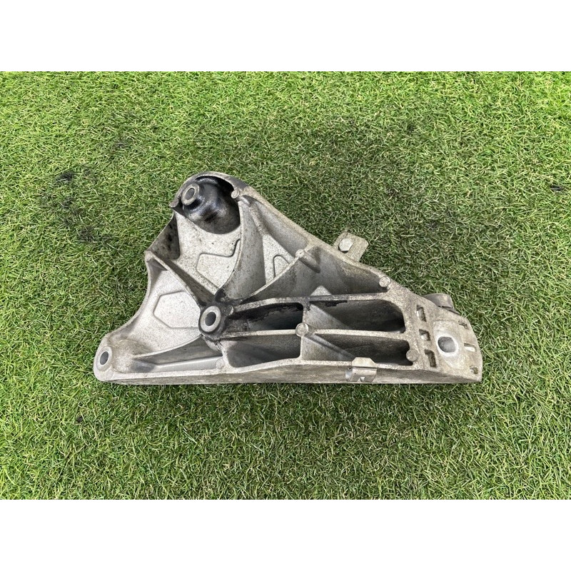 Кронштейн подушки двигателя (кронштейны двигателя) BMW X5 E70 2011 3.0 N57 22116790021