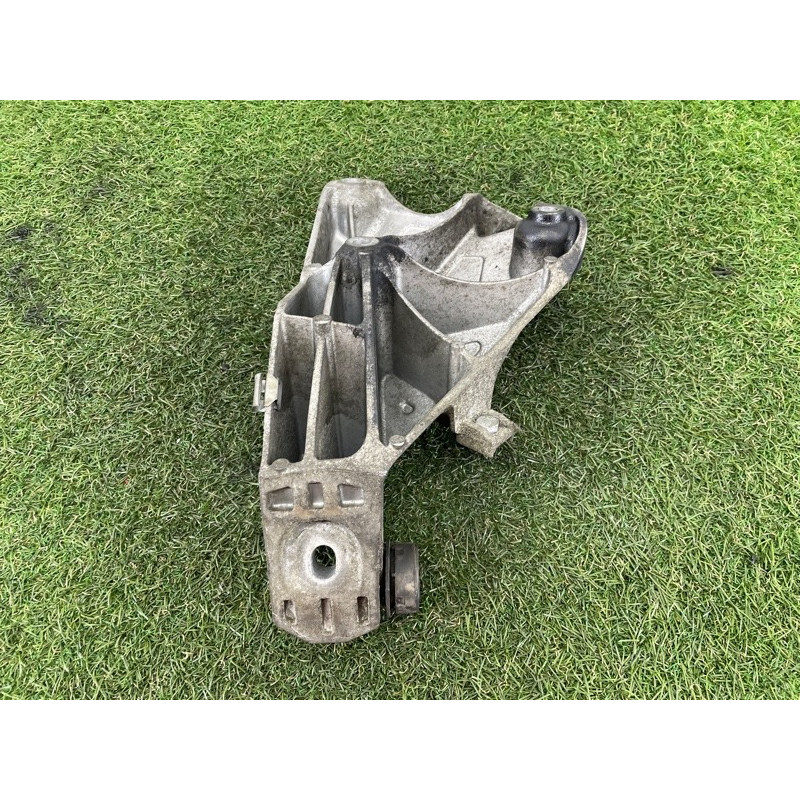 Кронштейн подушки двигателя (кронштейны двигателя) BMW X5 E70 2011 3.0 N57 22116790021