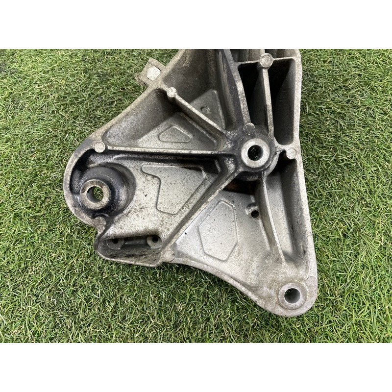 Кронштейн подушки двигателя (кронштейны двигателя) BMW X5 E70 2011 3.0 N57 22116790021