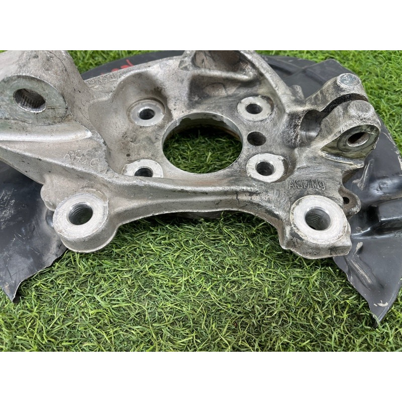 Цапфа подвески (подвеска) Ford Fusion MK5 dg9c3k170a