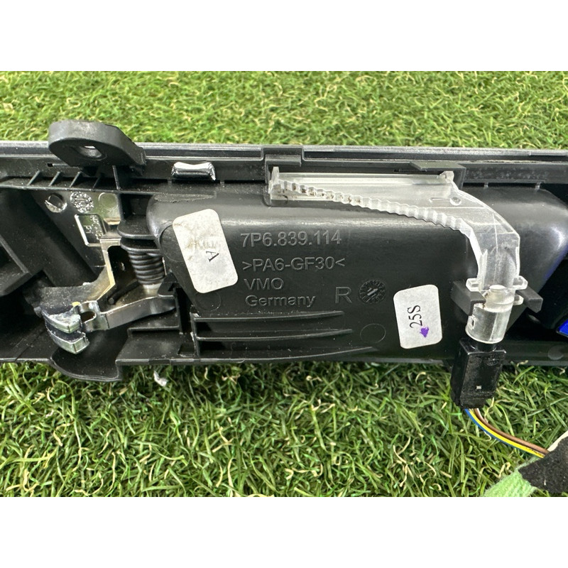 Ручка двері зовнішня (салон) Volkswagen Touareg NF 2011 3.0 TDI 7P6867470COUM