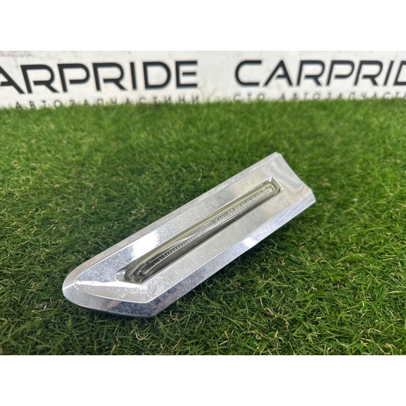 Повторитель поворота (оптика) BMW 7-series F01 2011 3.0 N54 63137203371