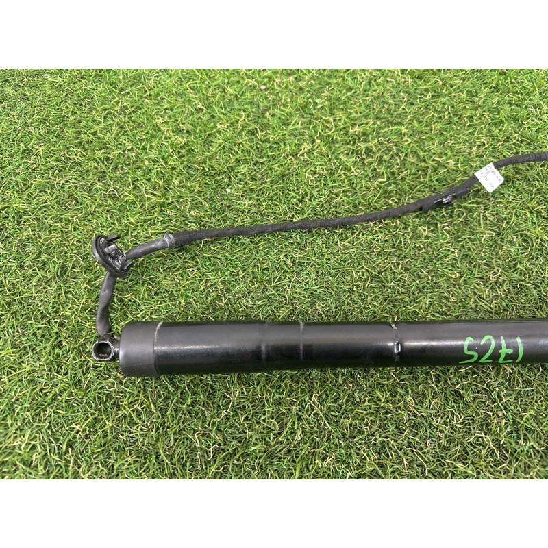 Привод двери багажника (электрика) Volkswagen Touareg NF 2015 3.6 CGRA 7P6827851DIIT