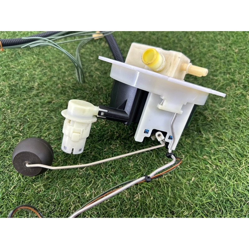 Датчик уровня топлива (электрика / датчики) AUDI A4 B8 2012 2.0 CAEB 8K0201301C