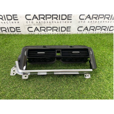 Центральний дефлектор салону