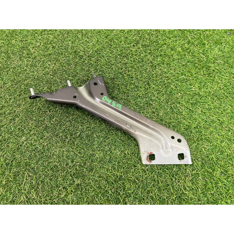 Крепление крыла (кузов и элементы) AUDI Q5 8R 2012 2.0 CAEB 8R0821135