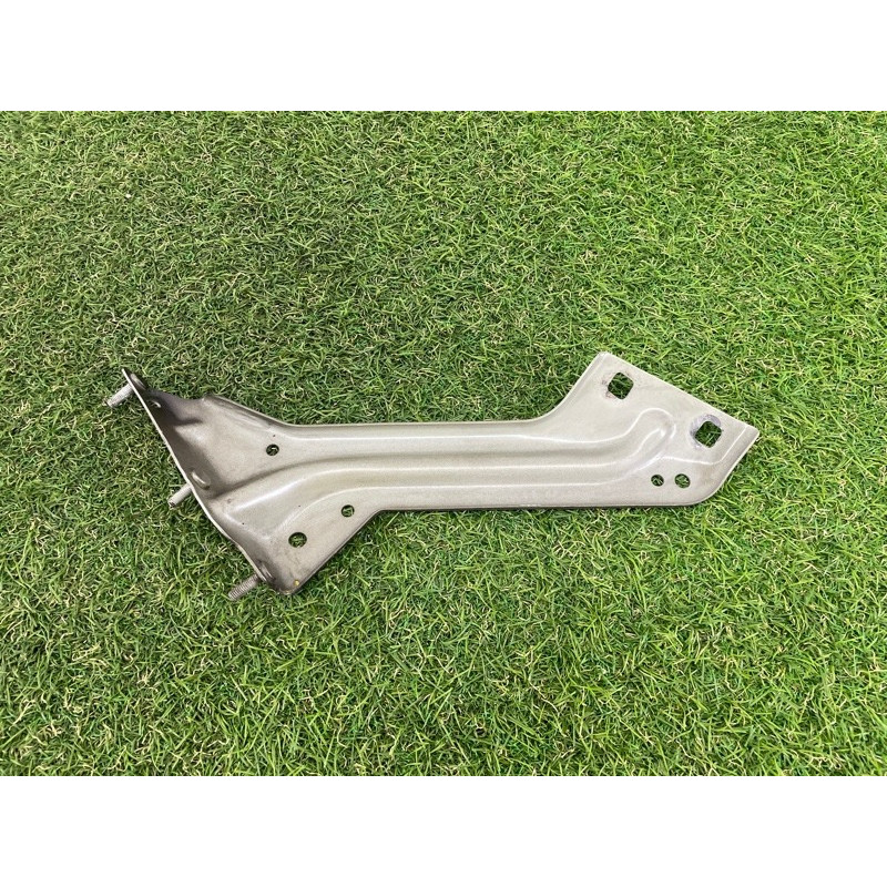 Крепление крыла (кузов и элементы) AUDI Q5 8R 2012 2.0 CAEB 8R0821135