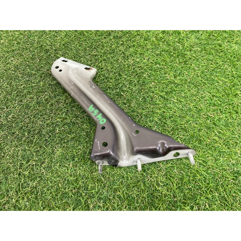 Крепление крыла (кузов и элементы) AUDI Q5 8R 2012 2.0 CAEB 8R0821135