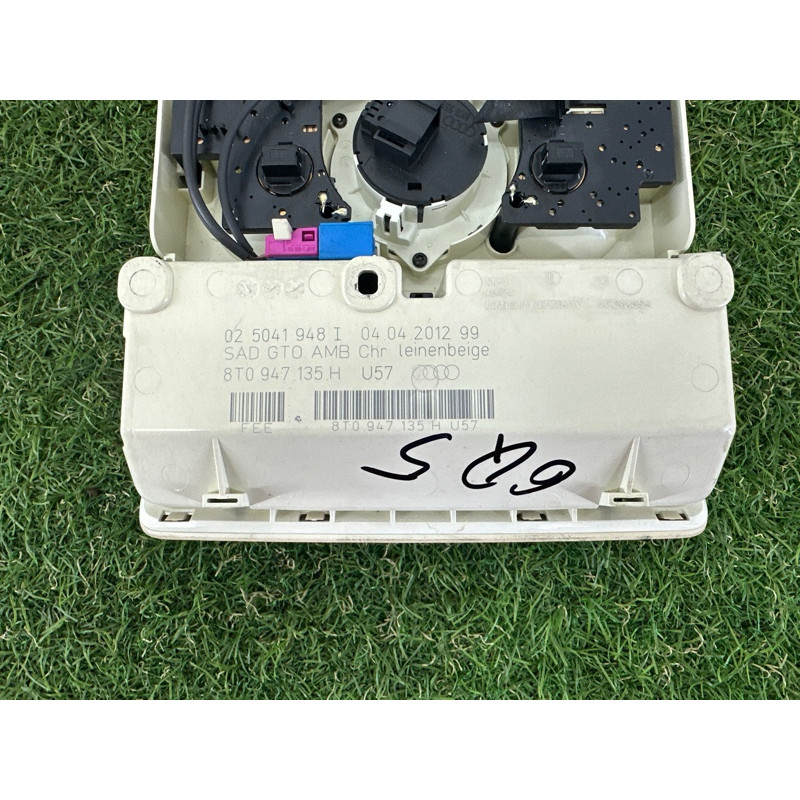 Плафон салона (салон) AUDI Q5 8R 2012 2.0 CAEB 8T0947140U57