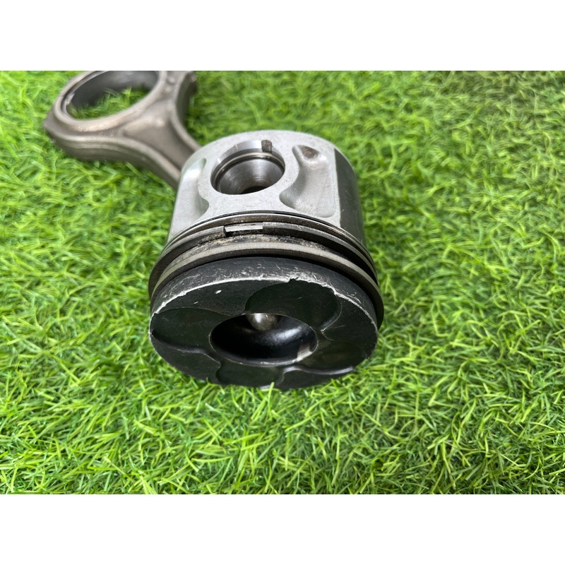 Поршень (двигатель и элементы) AUDI A6 C5 2001 2.5 AKE