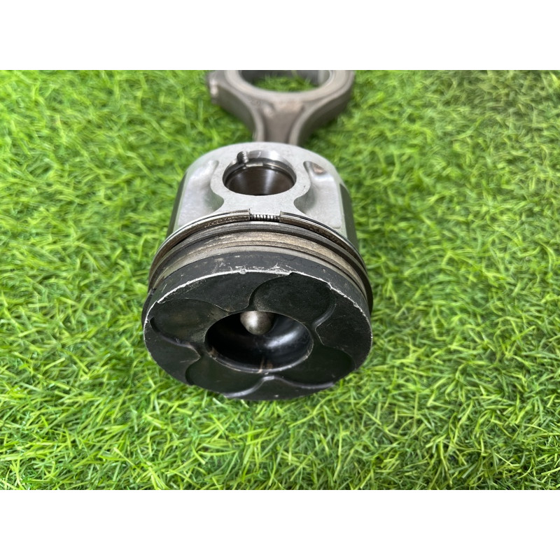 Поршень (двигатель и элементы) AUDI A6 C5 2001 2.5 AKE