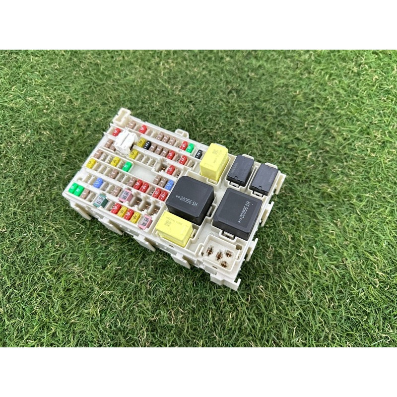 Блок предохранителей (электрика) Nissan Rogue T33 2021 2.5 PR25DD 243506RA0C