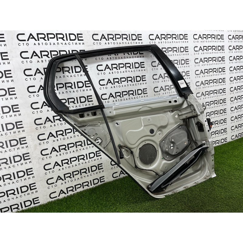 Дверь голая (наружные элементы кузова) Volkswagen Golf 1K 2004 2.0 BKD 1K6833302AA