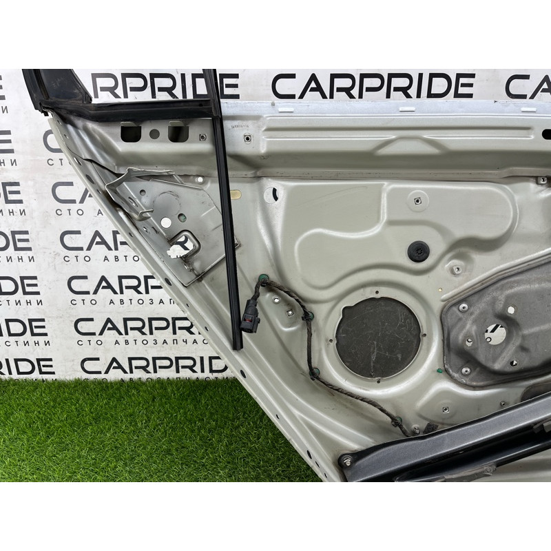 Дверь голая (наружные элементы кузова) Volkswagen Golf 1K 2004 2.0 BKD 1K6833302AA