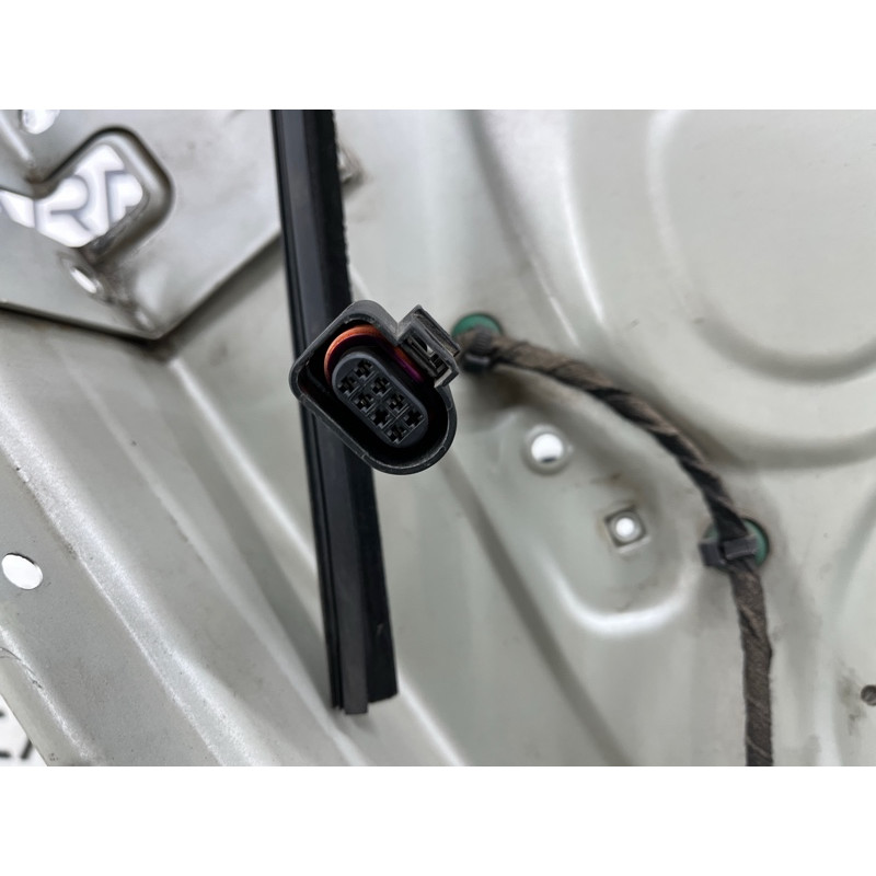 Дверь голая (наружные элементы кузова) Volkswagen Golf 1K 2004 2.0 BKD 1K6833302AA