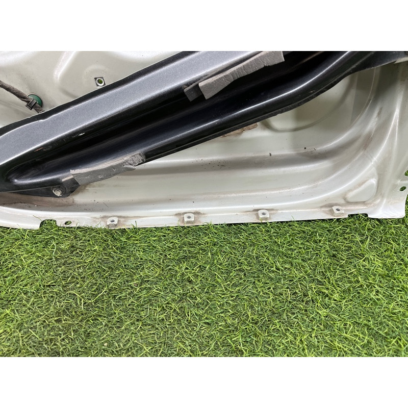 Дверь голая (наружные элементы кузова) Volkswagen Golf 1K 2004 2.0 BKD 1K6833302AA