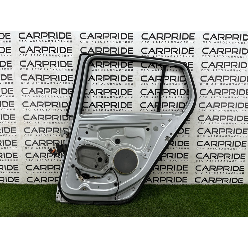 Дверь голая (наружные элементы кузова) Volkswagen Golf 1K 2004 2.0 BKD 1K6833302AA