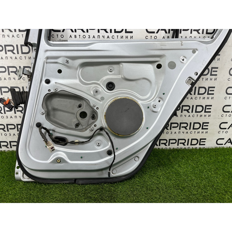 Дверь голая (наружные элементы кузова) Volkswagen Golf 1K 2004 2.0 BKD 1K6833302AA