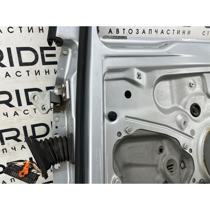 Дверь голая (наружные элементы кузова) Volkswagen Golf 1K 2004 2.0 BKD 1K6833302AA