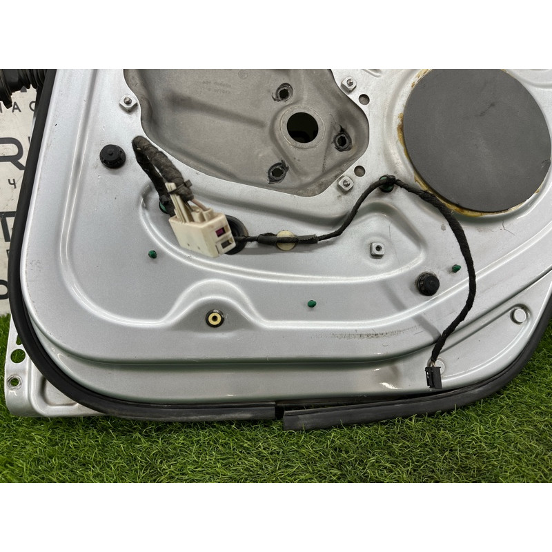 Дверь голая (наружные элементы кузова) Volkswagen Golf 1K 2004 2.0 BKD 1K6833302AA