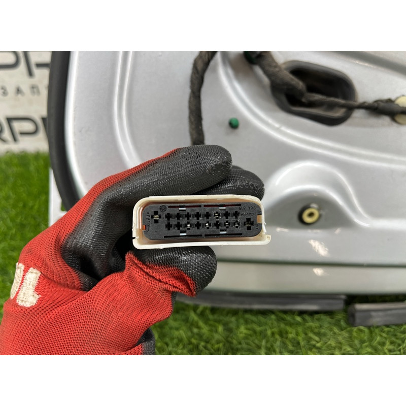 Дверь голая (наружные элементы кузова) Volkswagen Golf 1K 2004 2.0 BKD 1K6833302AA