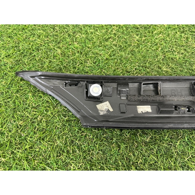 Накладка стойки (кузов и элементы) Nissan Rogue T33 2021 2.5 PR25DD 768366RR0A