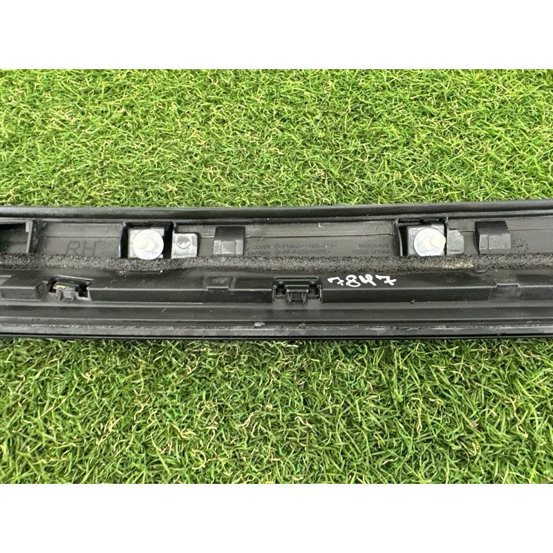Накладка стойки (кузов и элементы) Nissan Rogue T33 2021 2.5 PR25DD 768366RR0A